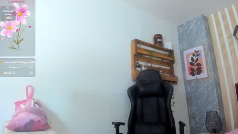 Jessica Pethersson  online show from February 3, 2025, 6:07 pm