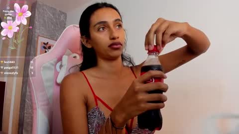 Jessica Pethersson  online show from February 17, 2025, 3:42 pm