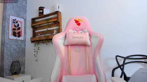 Jessica Pethersson  online show from February 25, 2025, 11:08 am