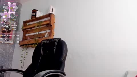 Jessica Pethersson  online show from March 4, 2025, 4:41 pm