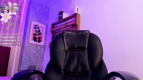 Jessica Pethersson  online show from March 5, 2025, 4:46 pm