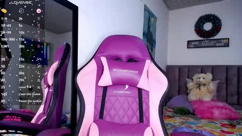 jessica_princess8511 online show from May 12, 2026, 9:34 pm