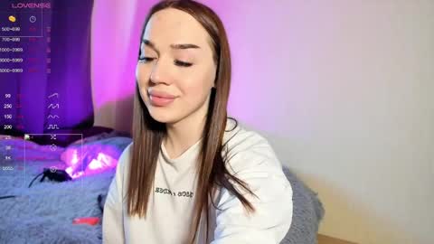 jessica_volker online show from May 9, 2026, 2:55 pm