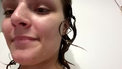 jessicaa6999 online show from April 21, 2026, 2:48 am