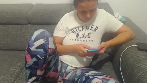 Snapshot of jessiestar3 chatting on February 7, 2025, 2:08 am jessiestar3 online show from February 7, 2025, 2:08 am
