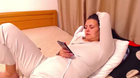 jessiestar3 online show from April 7, 2026, 11:59 pm