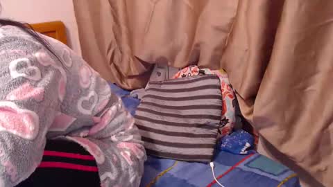 jessiestar3 online show from May 13, 2026, 4:37 pm