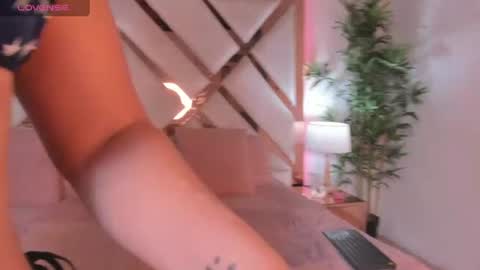 Snapshot of jessiica_stonne2 chatting on July 5, 2026, 4:19 am JESSICA STONNE online show from July 5, 2026, 4:19 am
