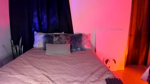 Jessica online show from March 12, 2025, 7:35 am