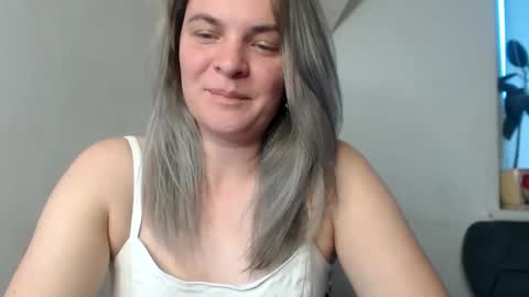 jessyangels online show from April 15, 2026, 7:37 am