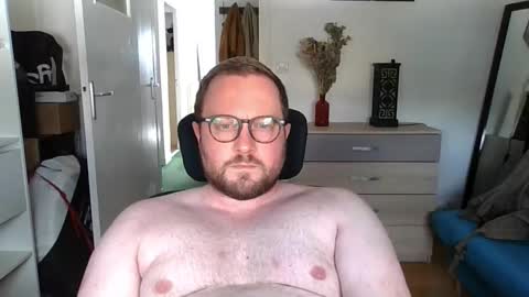 jeuneloup92 online show from September 21, 2025, 12:51 pm