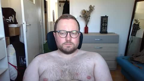 jeuneloup92 online show from October 12, 2025, 9:30 am