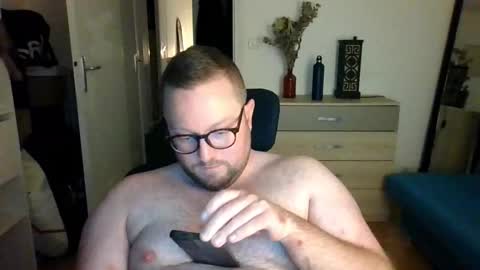 jeuneloup92 online show from November 17, 2025, 5:30 pm