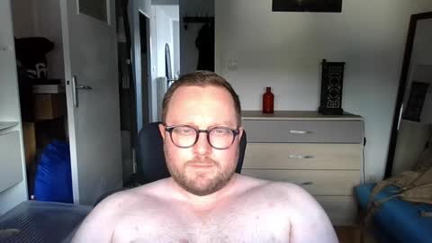 jeuneloup92 online show from June 2, 2026, 4:31 pm