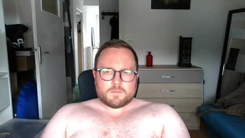 jeuneloup92 online show from June 7, 2026, 2:43 pm