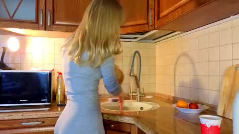 Gwen online show from February 7, 2026, 9:57 am