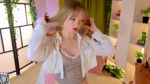 Gwen online show from April 5, 2026, 8:17 pm