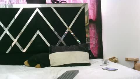 jhoana aston - daniel online show from January 7, 2025, 3:54 pm