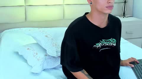 jhoanleandro online show from March 5, 2025, 10:33 am