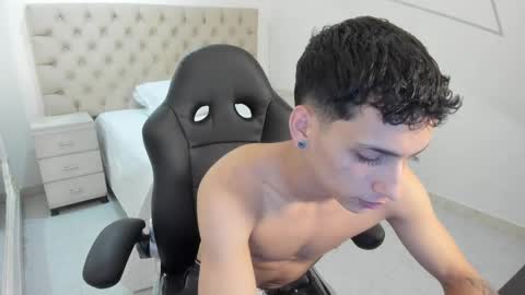 jhoanleandro online show from September 27, 2025, 4:28 am