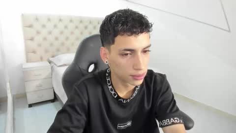 jhoanleandro online show from October 17, 2025, 5:32 am