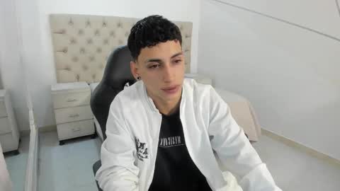 jhoanleandro online show from October 19, 2025, 5:08 am