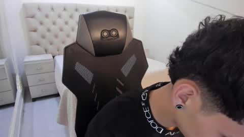 jhoanleandro online show from January 6, 2026, 4:27 am