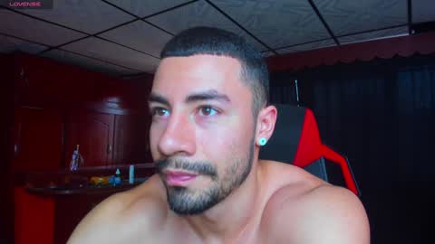 Jhojan Strong  online show from December 31, 2024, 10:01 pm