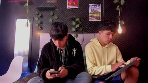 Snapshot of jhon_kleinn chatting on May 16, 2026, 7:23 pm Jake y Troy online show from May 16, 2026, 7:23 pm