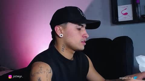 jhon_mendoza_ online show from October 7, 2025, 2:14 pm