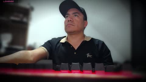 jhonatan_morales online show from November 29, 2025, 3:09 am
