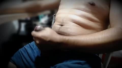 jhonatan_morales online show from May 12, 2026, 5:04 am
