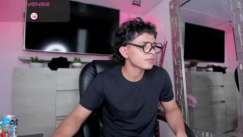 JHONNATHAN online show from May 27, 2026, 8:17 pm