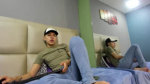 Snapshot of jhonny_saenz chatting on October 20, 2025, 1:22 pm Jhonny online show from October 20, 2025, 1:22 pm