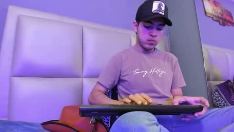 Snapshot of jhonny_saenz chatting on November 6, 2025, 2:29 pm Jhonny online show from November 6, 2025, 2:29 pm