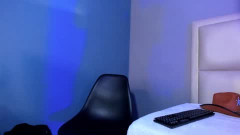 Snapshot of jhonny_saenz chatting on November 11, 2025, 3:45 pm Jhonny online show from November 11, 2025, 3:45 pm