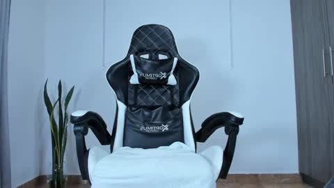 Snapshot of jhors_silv chatting on September 13, 2025, 10:53 pm Jhors online show from September 13, 2025, 10:53 pm