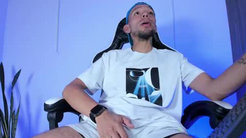 Snapshot of jhors_silv chatting on September 21, 2025, 11:28 pm Jhors online show from September 21, 2025, 11:28 pm