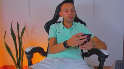 Snapshot of jhors_silv chatting on October 19, 2025, 9:15 pm Jhors online show from October 19, 2025, 9:15 pm