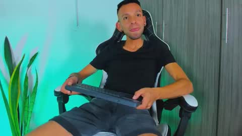 Snapshot of jhors_silv chatting on October 22, 2025, 12:22 am Jhors online show from October 22, 2025, 12:22 am