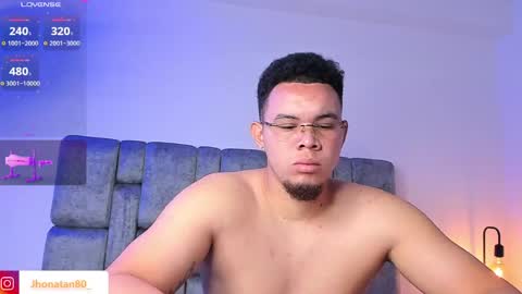 Snapshot of jhotta_foxx chatting on May 20, 2026, 7:03 am Jhonatan80 online show from May 20, 2026, 7:03 am