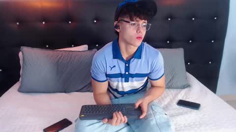 jhoumod_21 online show from October 4, 2025, 10:35 am