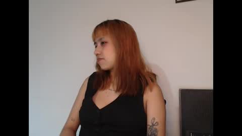 Minaa  online show from December 2, 2025, 1:44 am