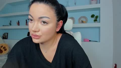 Juliee online show from November 27, 2025, 8:22 pm