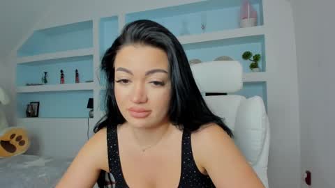 Juliee online show from April 17, 2026, 4:43 pm