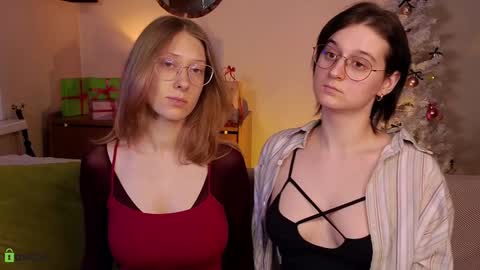 Snapshot of jitoon_exe chatting on December 19, 2024, 3:52 pm Hey Guys We are Julia ginger  Tina brunette online show from December 19, 2024, 3:52 pm