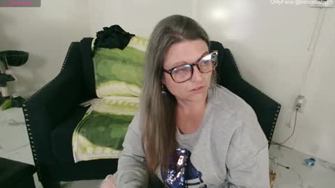 Snapshot of jjjust4fun1985 chatting on December 5, 2024, 1:36 am Nicole Allen online show from December 5, 2024, 1:36 am