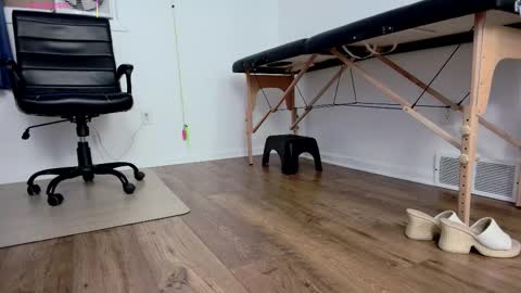 Nicole  Allen online show from February 24, 2026, 11:03 pm