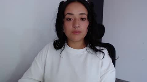 Snapshot of jjulietha95 chatting on January 31, 2025, 9:37 pm Julieta online show from January 31, 2025, 9:37 pm