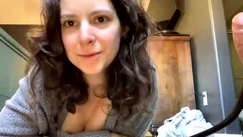 jlynn1997 online show from February 12, 2026, 4:24 pm